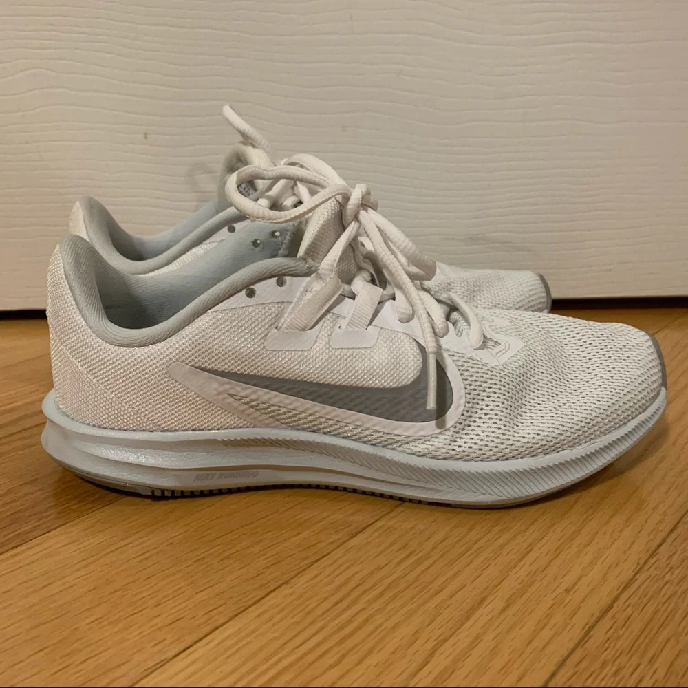 Nike - White Running Shoes - Picture 3 of 4